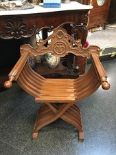 Sedia con braccioli stile