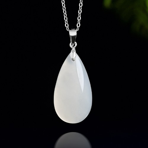 Collana con ciondolo goccia