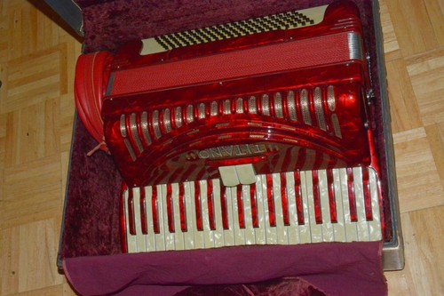Ottima fisarmonica rossa