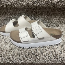 Sandali con plateau flessibili