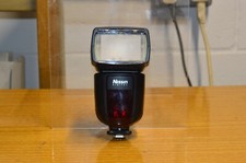 Pistola flash Nissin Di700A -
