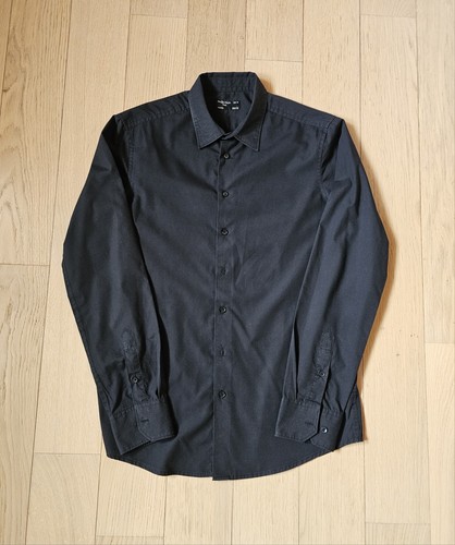 Camicia nera elegante uomo