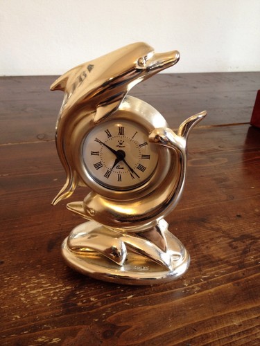 Orologio con due delfini