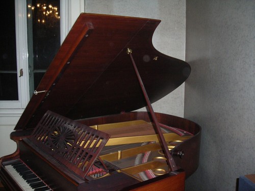 Pianoforte mezza coda - a,