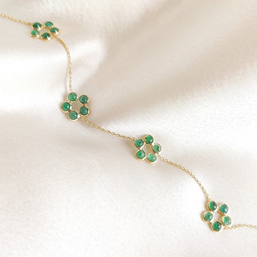 Bracciale con fiori delicati