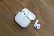 Apple Auricolari AirPods 4 2024 + Custodia di Ricarica USB-C MXP63