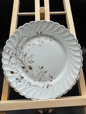 Antico piatto floreale con