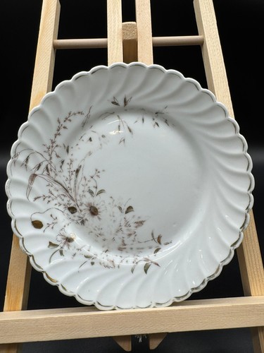 Antico piatto floreale con