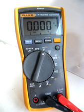 Multimetro TRMS Fluke 117 VoltAlert usato molto pulito con cavi multimetro funziona