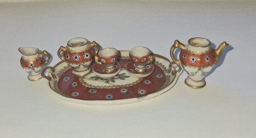 Antica casa delle bambole con