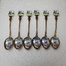 Un set di 6 cucchiai antichi