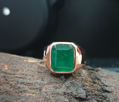 Anello con smeraldo naturale