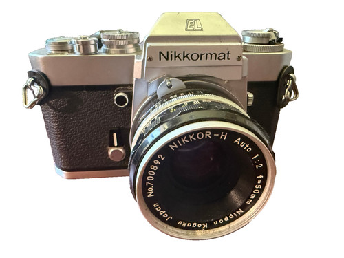 Nikkormat con obiettivo - el,