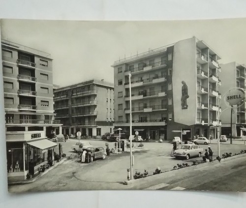 Cartolina distributore di - b/n,
