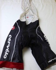 Pantaloncini con pettorina