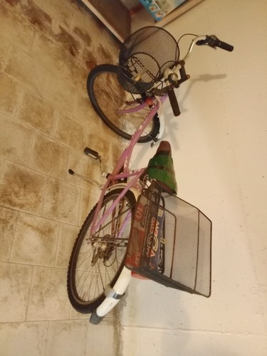 Bicicletta città rosa con - bicicletta,