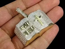 Ciondolo croce Sacra Bibbia diamante creato in laboratorio tondo placcato oro giallo 14 carati 2,50 ct