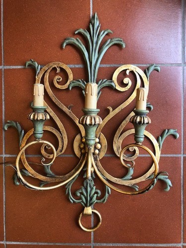 Elegante applique tre - luci,