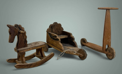 Tris giocattoli legno noce