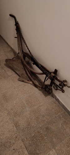 Antico aratro voltaorecchio - aratro,