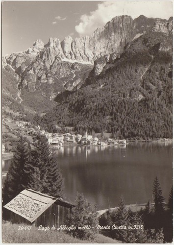 Lago alleghe monte - lago,