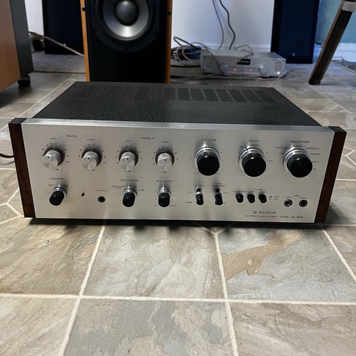Amplificatore stereo integrato