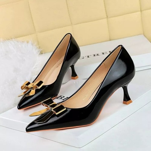 Decolte nero lucido con fiocco - con,
