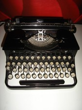 MACCHINA DA SCRIVERE PORTATILE ROYAL