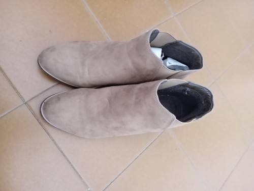 Stivaletto con tacco basso