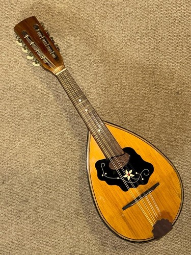 Mandolino floreale sovietico