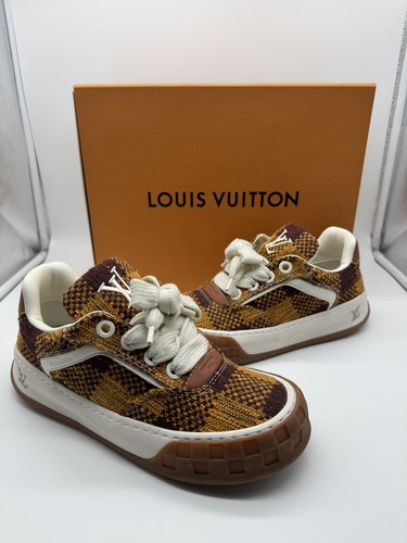 Autentica sneaker inclinata