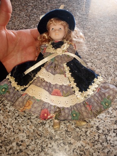 Bambola porcellana vintage - in,