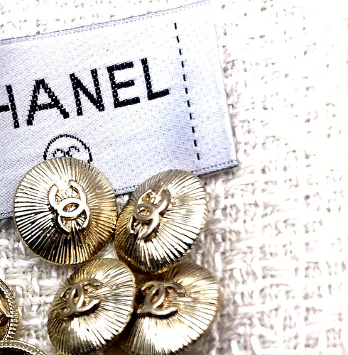 Chanel gold buttons art - 5,