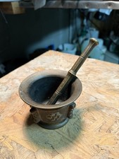 Antico mortaio in bronzo con