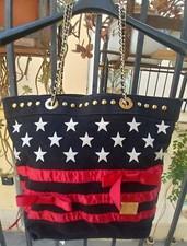 borsa donna FUN IS NOT EXPENSIVE nera con fiocchi rossi strisce stelle e borchie