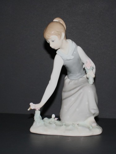 Vintage 1971 lladro girl - vintage,