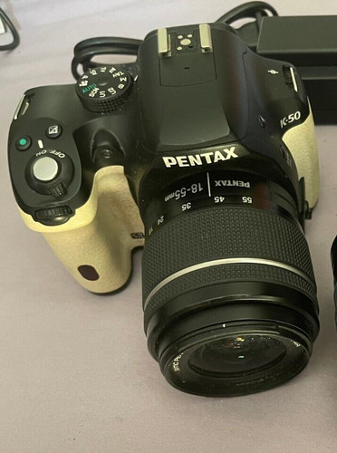 Pentax k50 black white edition - white,