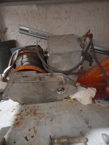 Paranco elettrico con - , bandiera