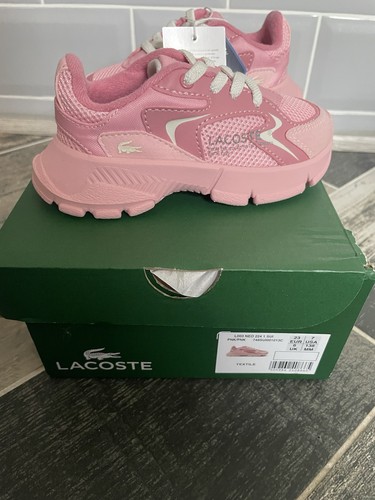 Scarpe ginnastica nuove con - scarpe,