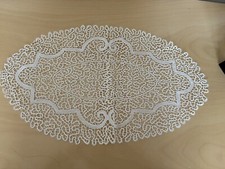 Centrino ovale in pizzo tombolo cm. 49x 25 8 Interamente lavorato a mano