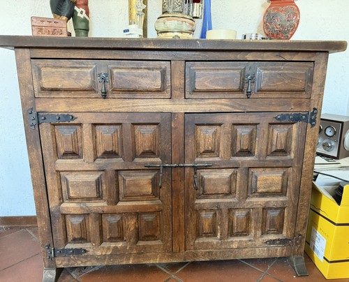 Antica credenza stile spagnola
