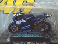 Modellino Moto GP Valentino Rossi 1:18 YAMAHA YZR-M1 World Champion 2005 (05)