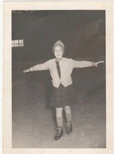 12793. Foto  pattinaggio bambina pattini Palazzo ghiaccio 1968 Torino - 14x10