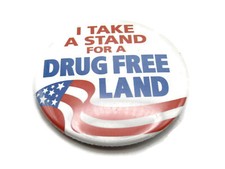 Spilla stand for - i, drug