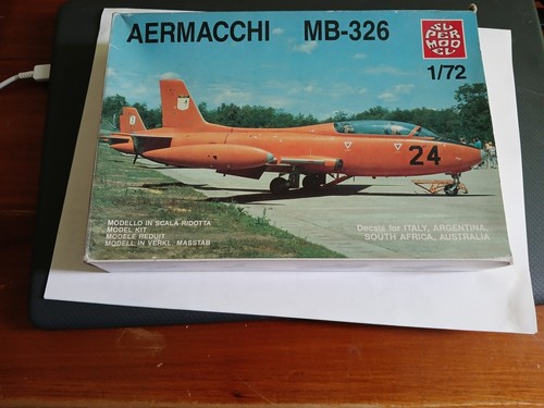 Supermodel aermacchi 326 - supermodel,