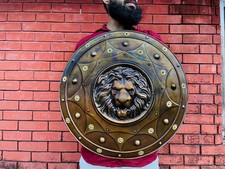 Scudo faccia leone danni