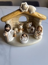 Thun Capanna Presepe Della Famiglia Completa Di Sacra Famiglia, Bue e Asinello