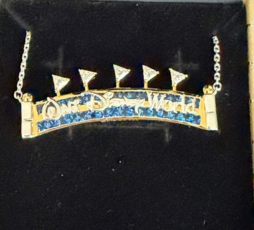 Collana con ciondolo tendone