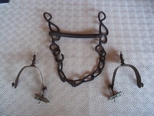 Antico morso di cavallo più due speroni