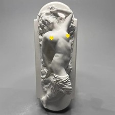Scultura di donna eterea fatta